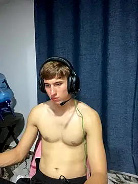 Snapshot of oliver_Lz chatting on October 27, 7:32 am oliver Lz online show from October 27, 7:32 am