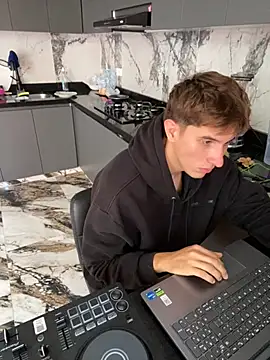 Snapshot of oliver_Lz chatting on October 9, 4:34 pm oliver Lz online show from October 9, 4:34 pm