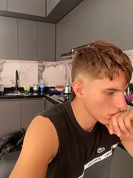 Snapshot of oliver_Lz chatting on October 19, 8:12 pm oliver Lz online show from October 19, 8:12 pm