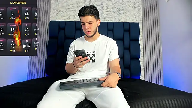 danielclarton1 online show from December 2, 1:00 pm