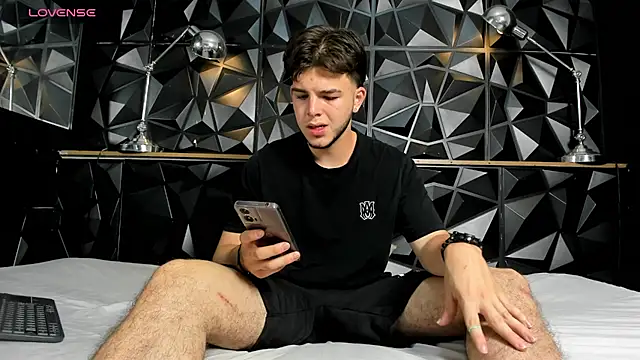 danielclarton1 online show from January 21, 2:33 pm