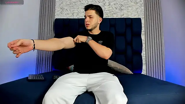danielclarton1 online show from December 9, 5:24 pm