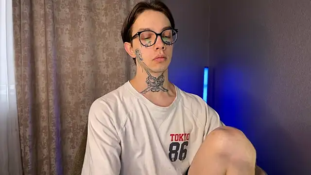 Snapshot of anahori__simon chatting on February 23, 1:38 pm anahori simon online show from February 23, 1:38 pm