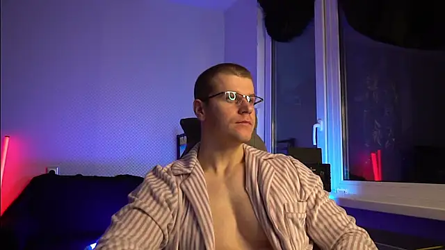 Snapshot of Bruno_Banani chatting on September 25, 8:41 pm Bruno Banani online show from September 25, 8:41 pm