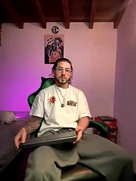 Valentino Xander online show from December 16, 1:23 am