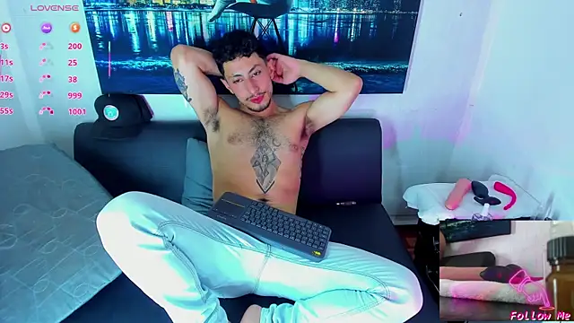 Snapshot of Piggy_Eddy chatting on September 17, 9:27 pm Piggy Eddy online show from September 17, 9:27 pm