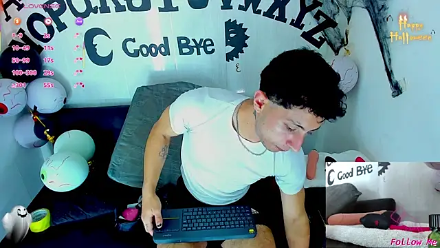 Snapshot of Piggy_Eddy chatting on November 1, 9:52 pm Piggy Eddy online show from November 1, 9:52 pm