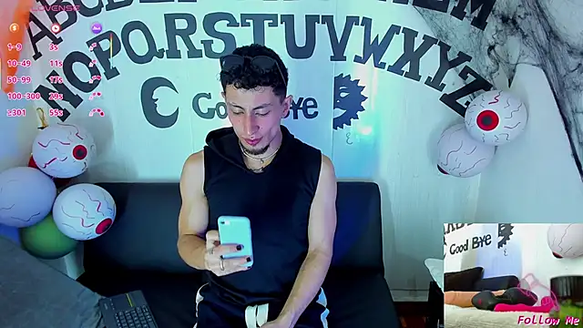 Snapshot of Piggy_Eddy chatting on October 23, 8:56 pm Piggy Eddy online show from October 23, 8:56 pm