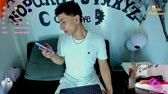 Snapshot of Piggy_Eddy chatting on October 30, 7:48 pm Piggy Eddy online show from October 30, 7:48 pm