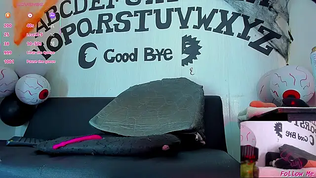 Snapshot of Piggy_Eddy chatting on October 27, 5:32 am Piggy Eddy online show from October 27, 5:32 am