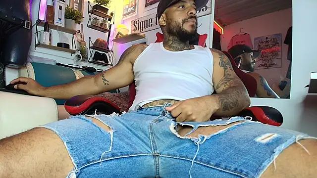 Leenar Key online show from April 25, 2:25 pm