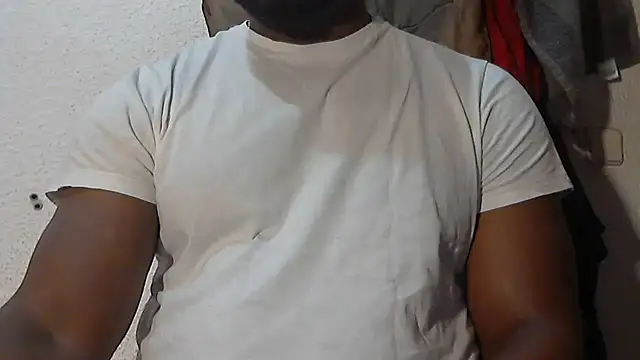 Snapshot of mmoiblack chatting on February 4, 11:59 pm mmoiblack online show from February 4, 11:59 pm