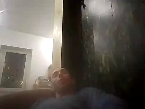 Snapshot of DrbigdickUK chatting on March 4, 8:27 pm DrbigdickUK online show from March 4, 8:27 pm