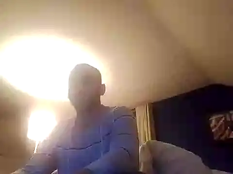 Snapshot of DrbigdickUK chatting on December 26, 12:03 am DrbigdickUK online show from December 26, 12:03 am