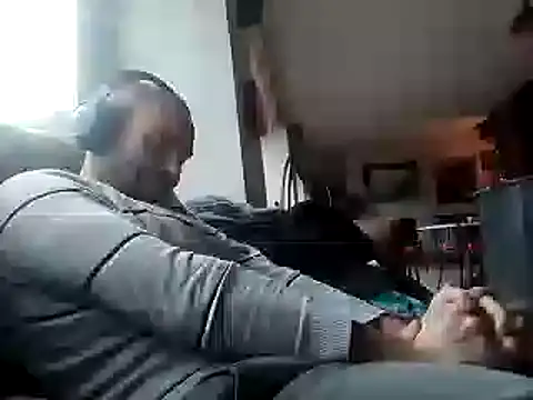 Snapshot of DrbigdickUK chatting on January 4, 2:04 pm DrbigdickUK online show from January 4, 2:04 pm