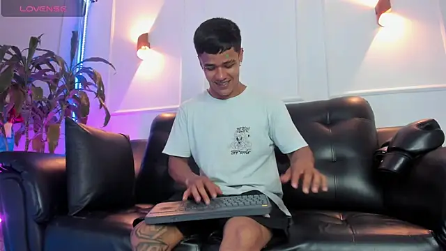 Rob saenz  online show from October 29, 3:59 pm