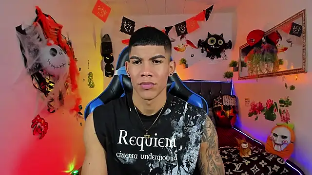 Snapshot of Damian_latinxxx chatting on October 31, 3:41 am Damian latinxxx online show from October 31, 3:41 am