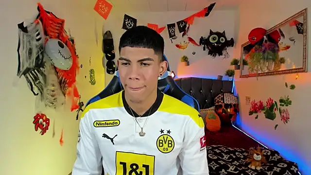 Snapshot of Damian_latinxxx chatting on October 27, 3:09 am Damian latinxxx online show from October 27, 3:09 am