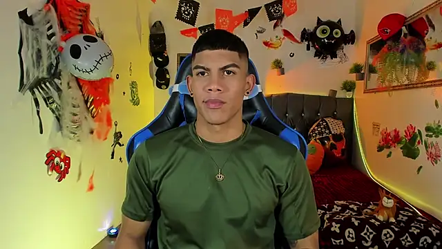 Snapshot of Damian_latinxxx chatting on October 28, 3:20 am Damian latinxxx online show from October 28, 3:20 am