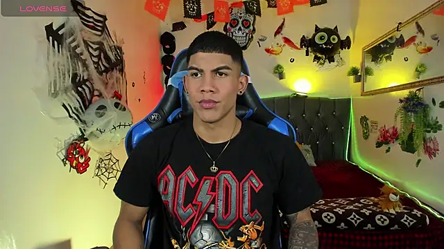 Snapshot of Damian_latinxxx chatting on October 17, 2:59 am Damian latinxxx online show from October 17, 2:59 am