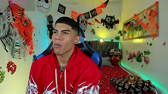 Snapshot of Damian_latinxxx chatting on October 22, 3:10 am Damian latinxxx online show from October 22, 3:10 am