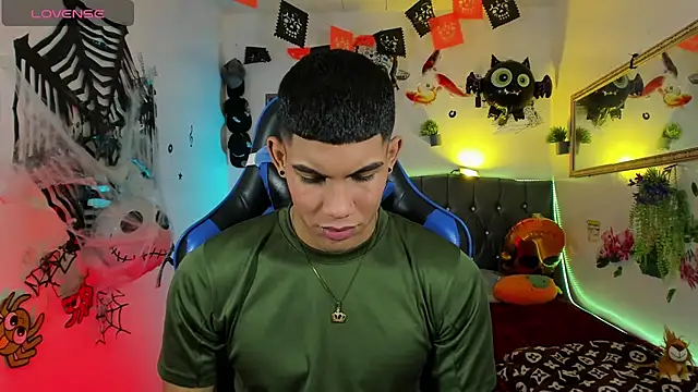 Snapshot of Damian_latinxxx chatting on October 19, 3:22 am Damian latinxxx online show from October 19, 3:22 am