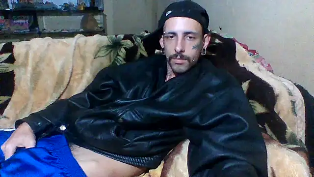 Snapshot of sellvageria chatting on October 10, 8:35 pm sellvageria online show from October 10, 8:35 pm