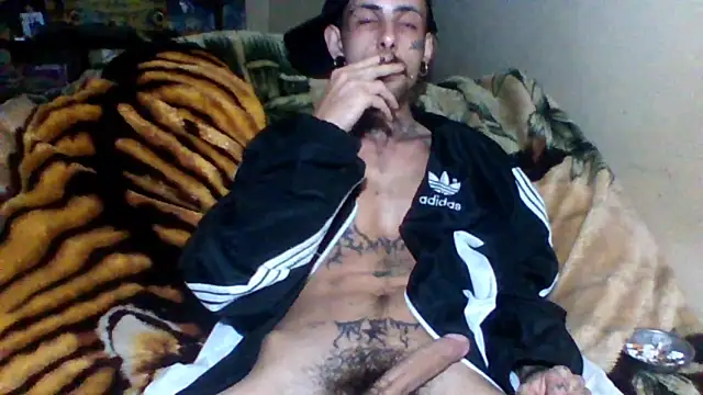 Snapshot of sellvageria chatting on October 18, 12:48 am sellvageria online show from October 18, 12:48 am