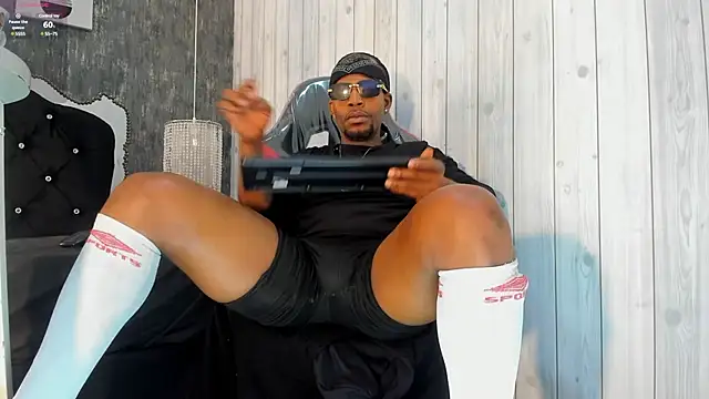 Snapshot of RicoBrown777_ chatting on January 29, 3:44 am RicoBrown777 online show from January 29, 3:44 am