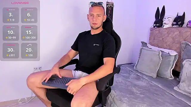Snapshot of Damon_Bakert chatting on September 29, 4:36 pm Damon Bakert online show from September 29, 4:36 pm