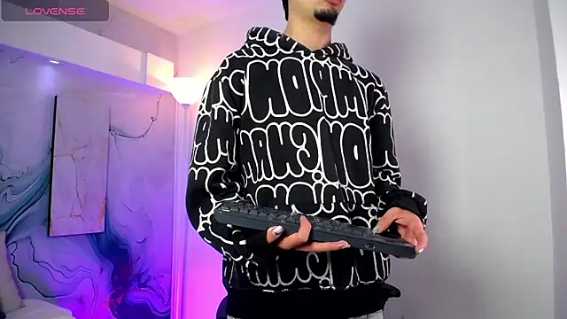 Steev Novoa online show from April 19, 2:55 am