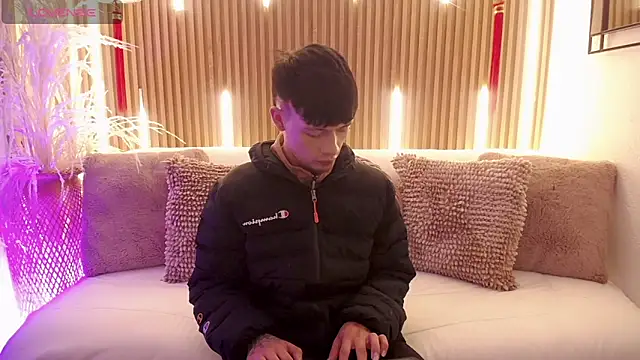 Steev Novoa online show from April 29, 3:11 am