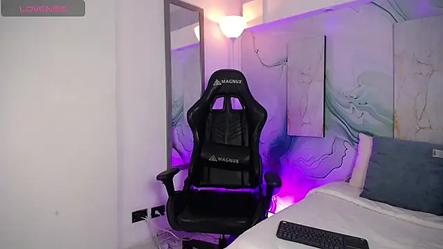 Steev Novoa online show from April 12, 2:48 am