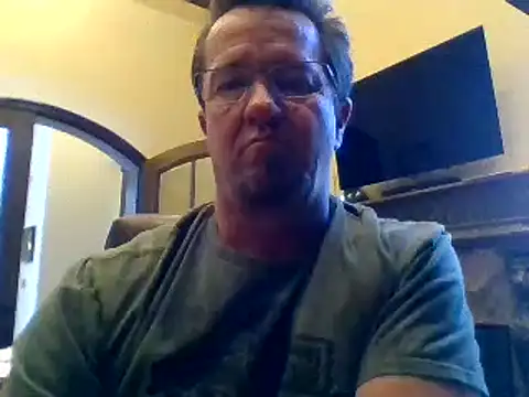 Snapshot of sluttydylan chatting on February 7, 11:34 pm sluttydylan online show from February 7, 11:34 pm