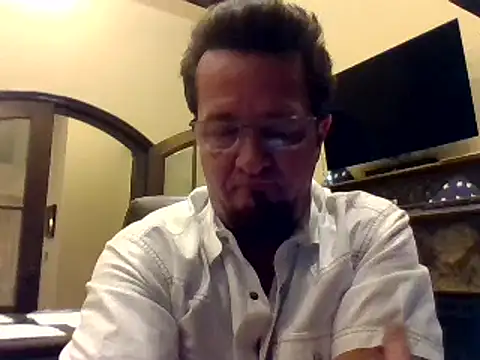 Snapshot of sluttydylan chatting on February 10, 3:57 am sluttydylan online show from February 10, 3:57 am