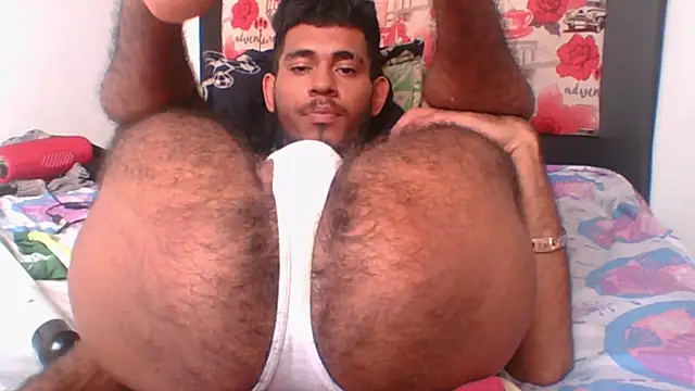Snapshot of MaximoSualteza777 chatting on February 19, 7:38 pm MaximoSualteza777 online show from February 19, 7:38 pm