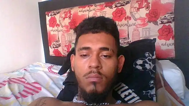 Snapshot of MaximoSualteza777 chatting on January 30, 10:51 pm MaximoSualteza777 online show from January 30, 10:51 pm