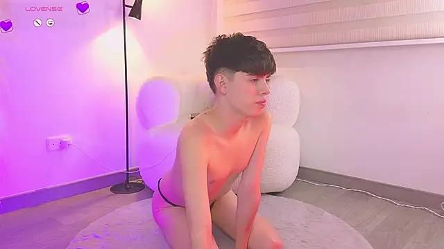 sebbyrose online show from December 13, 2:43 am