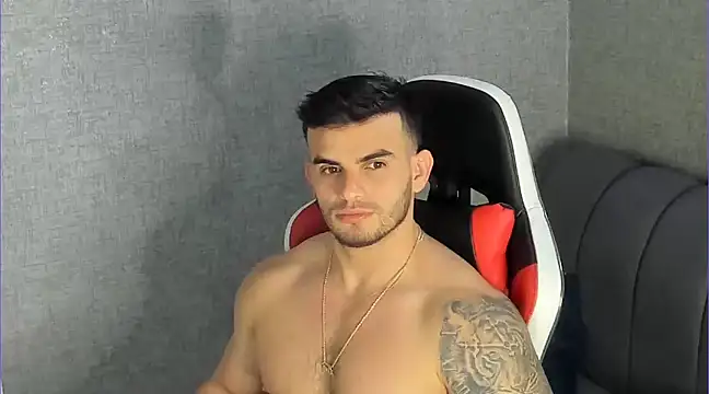 Snapshot of Ricardogo19 chatting on February 15, 8:23 pm Ricardogo19 online show from February 15, 8:23 pm