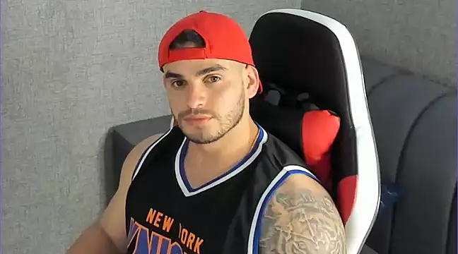 Snapshot of Ricardogo19 chatting on December 7, 8:16 pm Ricardogo19 online show from December 7, 8:16 pm