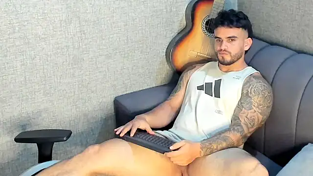 Snapshot of Ricardogo19 chatting on October 13, 11:33 pm Ricardogo19 online show from October 13, 11:33 pm