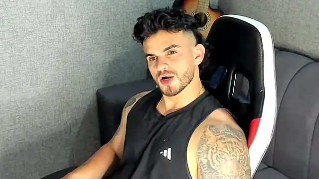 Snapshot of Ricardogo19 chatting on October 20, 3:43 am Ricardogo19 online show from October 20, 3:43 am