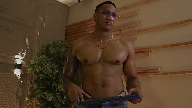 Logan Varela online show from October 17, 10:25 pm