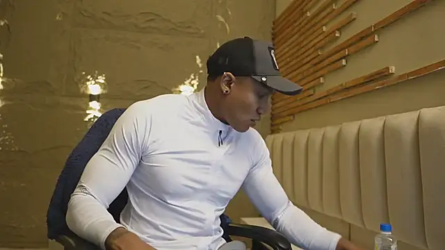 Logan Varela online show from April 27, 12:46 pm