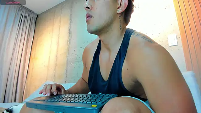 Snapshot of Alan_greek_1 chatting on December 13, 2:32 am Alan greek 1 online show from December 13, 2:32 am