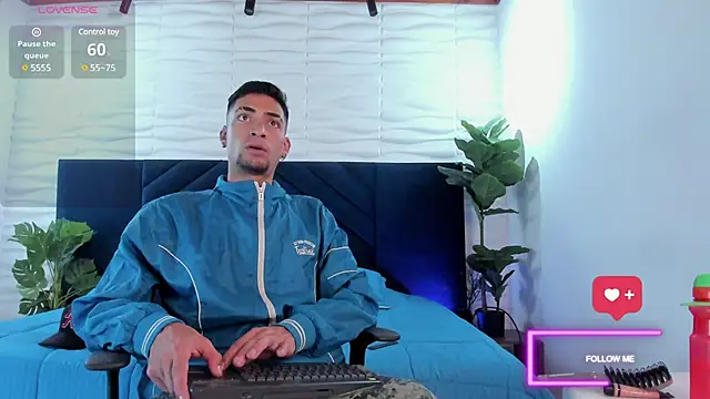 Snapshot of DrakeNeumann chatting on March 10, 3:34 am DrakeNeumann online show from March 10, 3:34 am