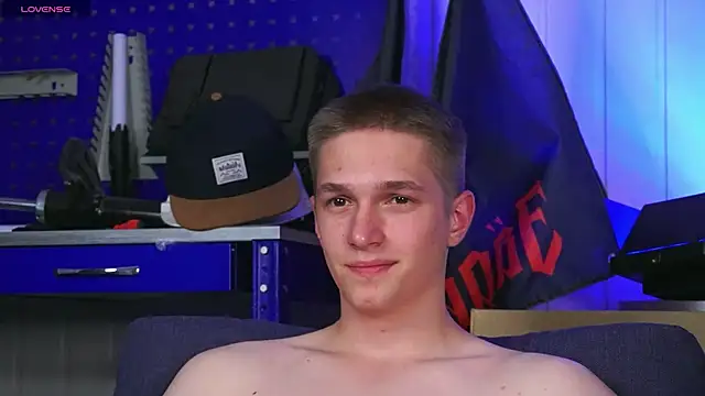 dustyn fox online show from October 31, 5:05 pm