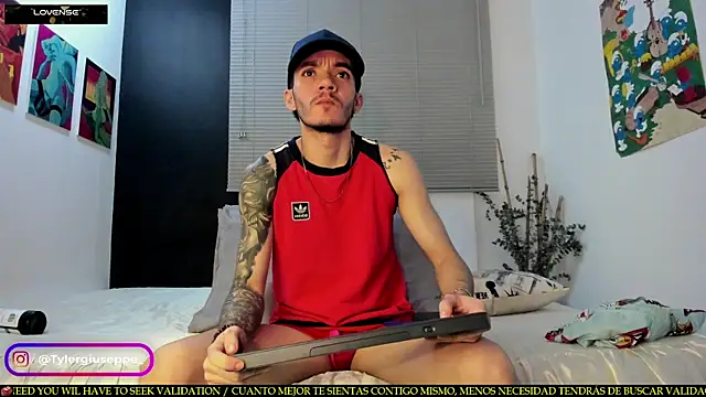 Tylergiuseppe  online show from February 22, 9:42 pm