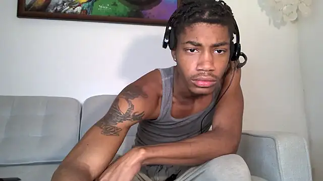 Snapshot of Skinnyblackman chatting on October 21, 11:29 pm Skinnyblackman online show from October 21, 11:29 pm