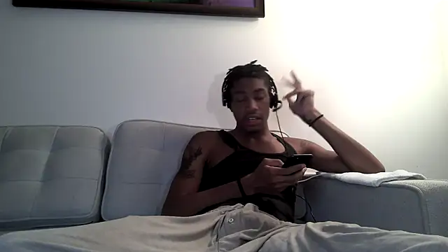 Snapshot of Skinnyblackman chatting on October 17, 10:58 pm Skinnyblackman online show from October 17, 10:58 pm